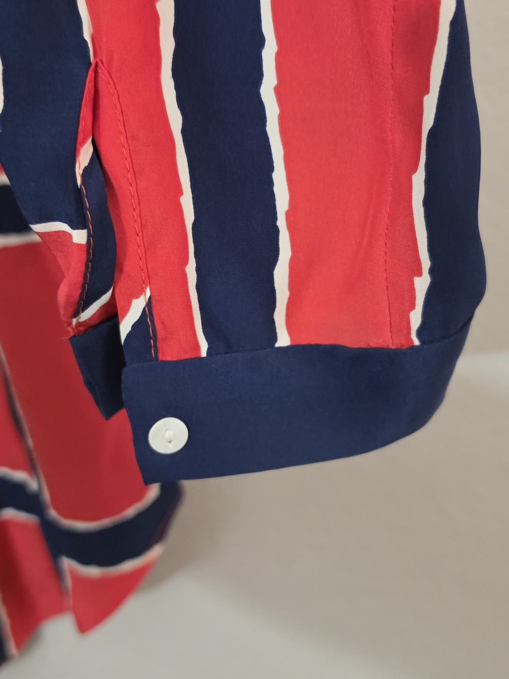 Alice & Trixie Red and Navy Geometric Button-Front Blouse Womens Small - Picture 4 of 8